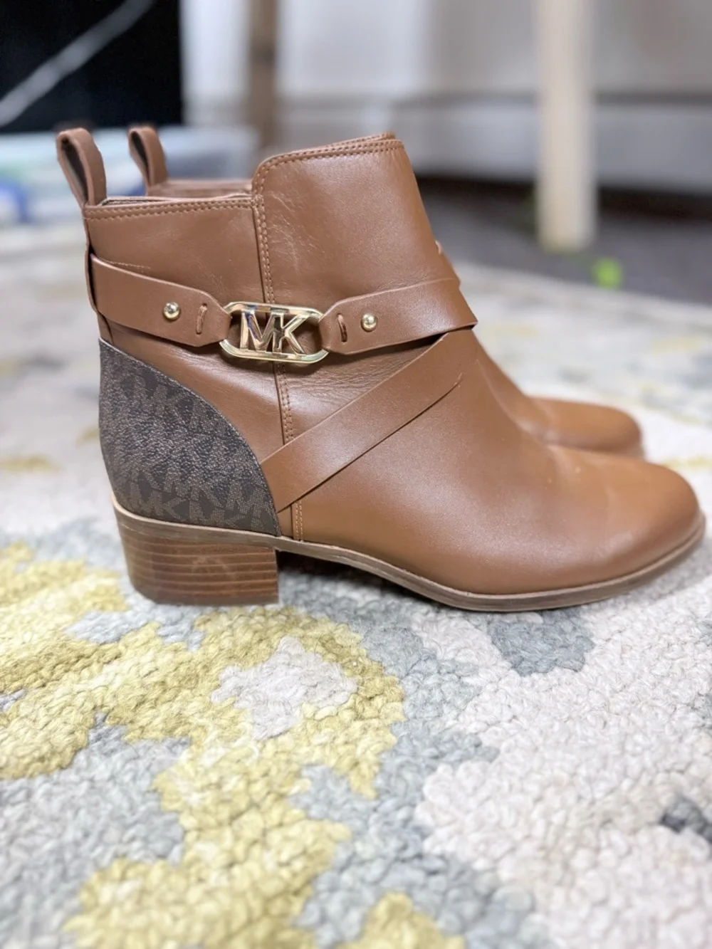 MICHAEL KORS
Kincaid Leather Ankle Boot - Picture 2 of 5